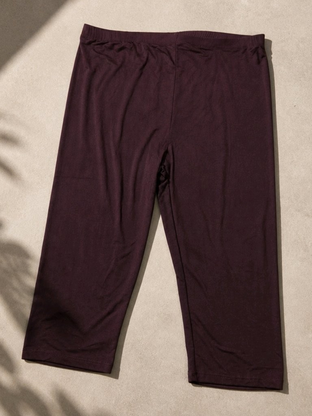Everyday Capri Leggings in Plum
